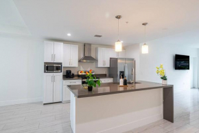 Comfy 3 Bed 2 Bath Apt W Free Parki